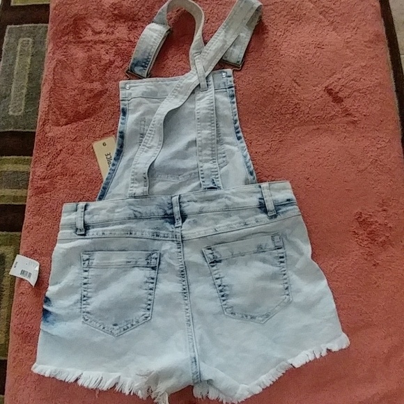 Shorts and joggers size 9 - Picture 3 of 3